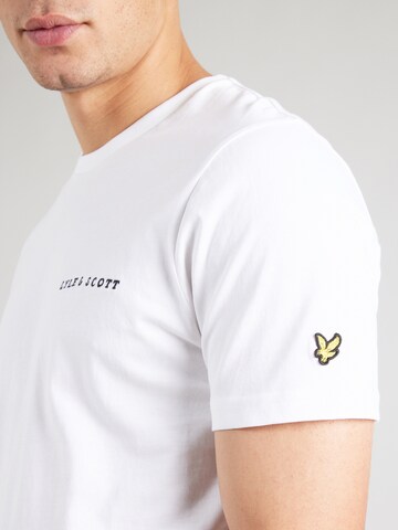 Tricou de la Lyle & Scott pe alb
