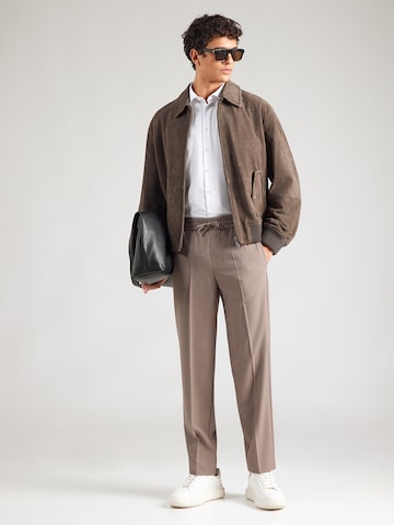 Lindbergh Regular Trousers with creases in Beige