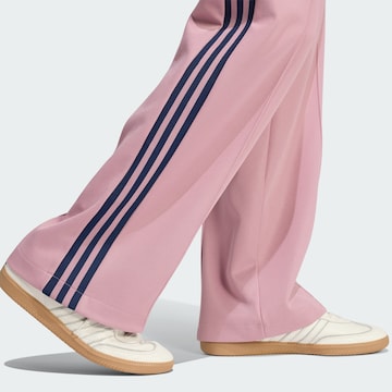 ADIDAS ORIGINALS - Loosefit Calças 'Classic' em roxo