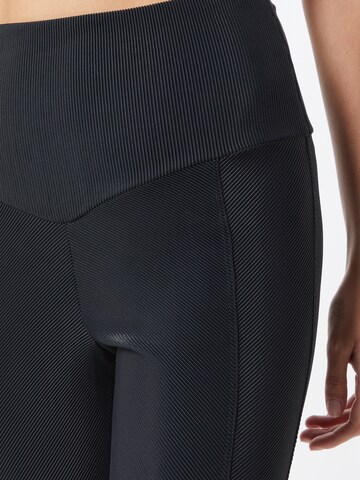 Skinny Pantaloni sportivi 'Sweetheart' di Onzie in nero