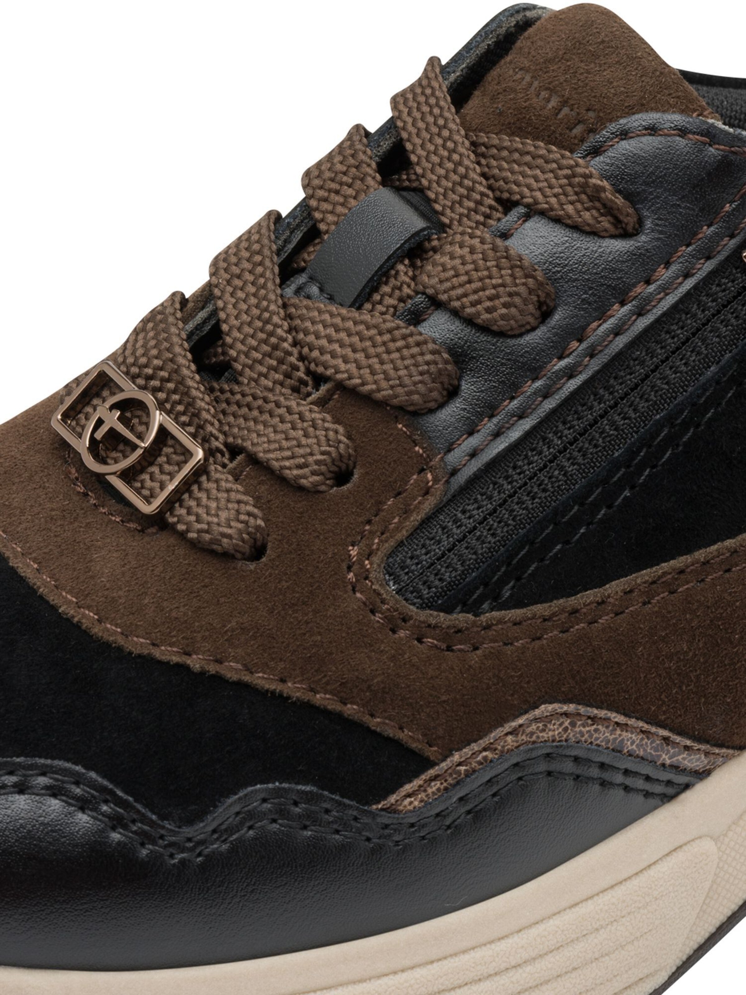 Baskets basses Tamaris en noir