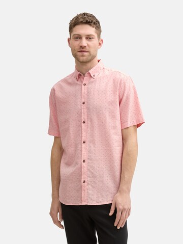 Coupe regular Chemise TOM TAILOR en rouge : devant