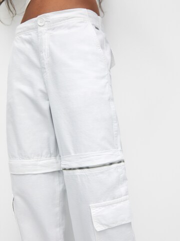 Pull&Bear Ohlapna forma Kargo hlače | bela barva