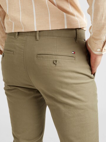 TOMMY HILFIGER Slimfit Chino 'BLEECKER ESSENTIAL' in Groen