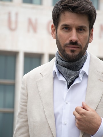 MayTree Scarf in Grey: front