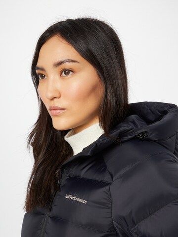 PEAK PERFORMANCE Outdoor Jacket in Black