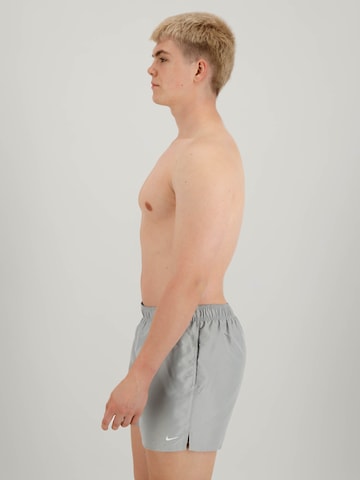 Nike Swim Regular Badeshorts ' Essential  ' in Grau