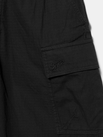 Pull&Bear Loosefit Gargohousut värissä musta