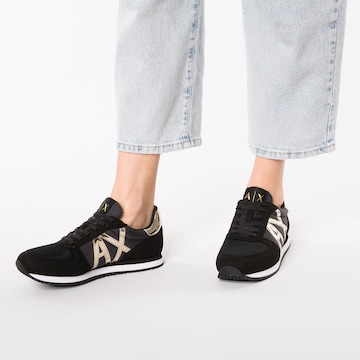 Baskets basses ARMANI EXCHANGE en noir : devant