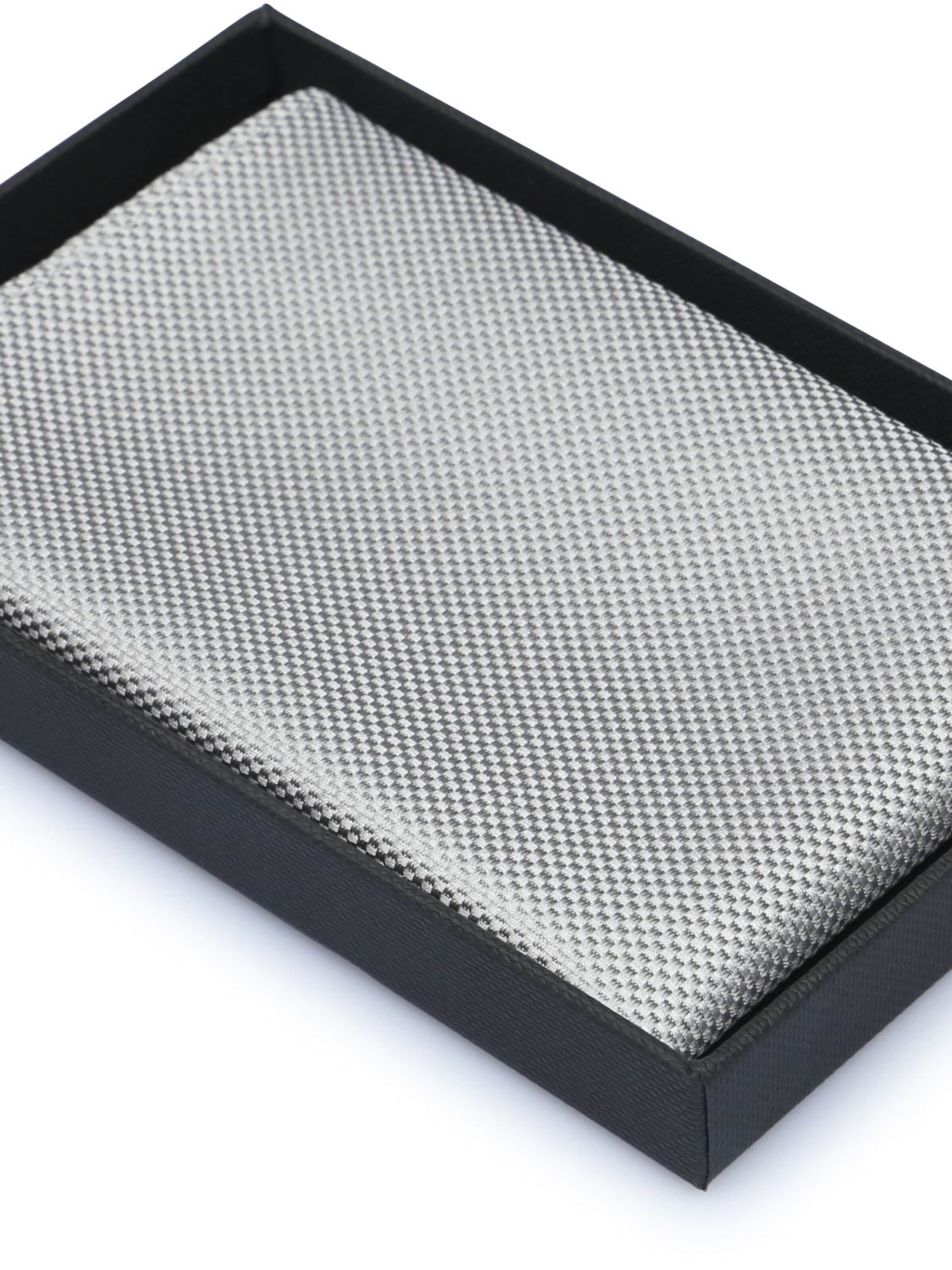 Suitable Pocket square in Silver