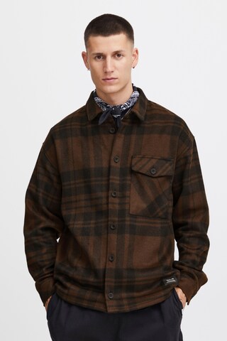 !Solid - Ajuste regular Camisa en marrón: frente