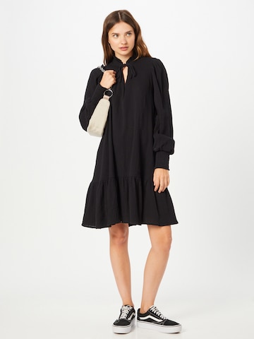 Robe-chemise 'FLIA' b.young en noir