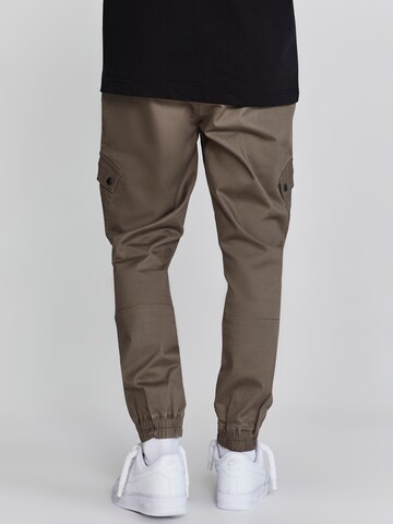 Tapered Pantaloni cargo di SikSilk in marrone