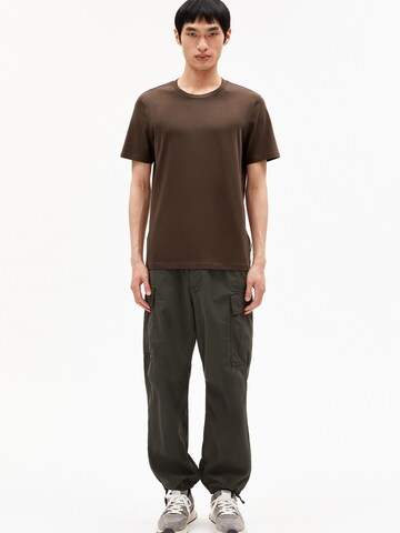 ARMEDANGELS Regular Fit T-Shirt JAAMES in Braun