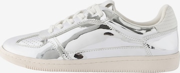 Next Madalad ketsid, värv Hõbe: eest vaates