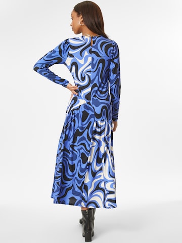 Robe Warehouse en bleu