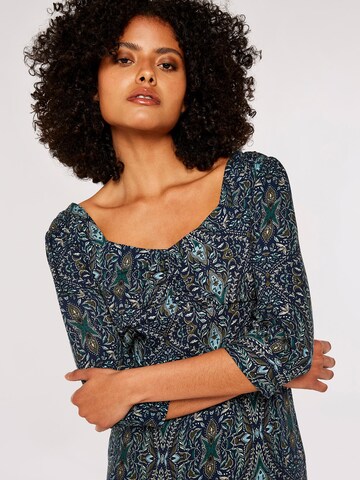 Robe Apricot en bleu