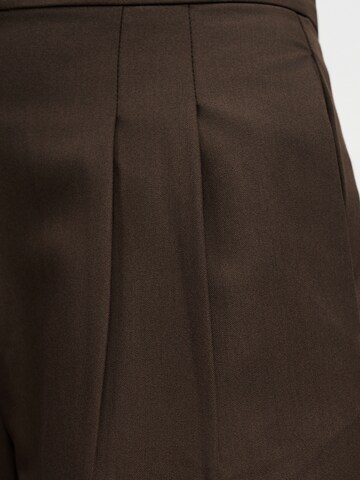 PIECES - regular Pantalón plisado 'PCBosella' en marrón