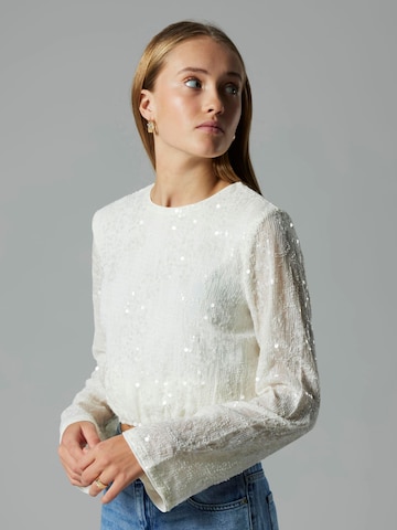 LMTD Blouse in White: front