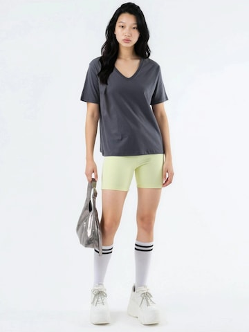 T-shirt Busem en gris