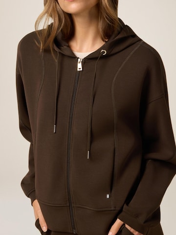 Pullover di oltre in marrone