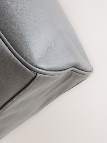 Next Schultertasche in Grau