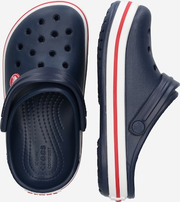 Chaussures ouvertes Crocs en bleu