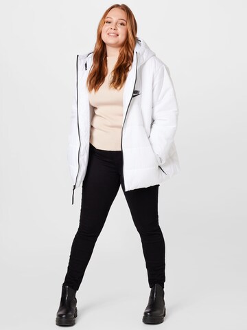 Veste mi-saison Nike Sportswear en blanc