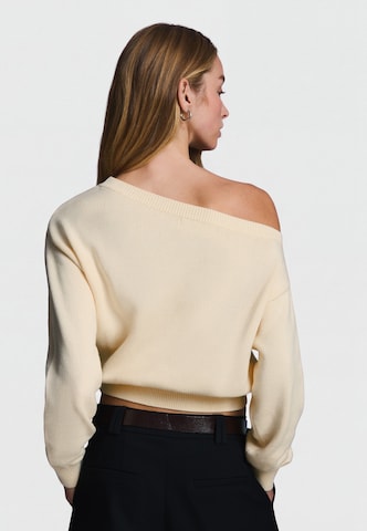 Bershka Пуловер в бежово