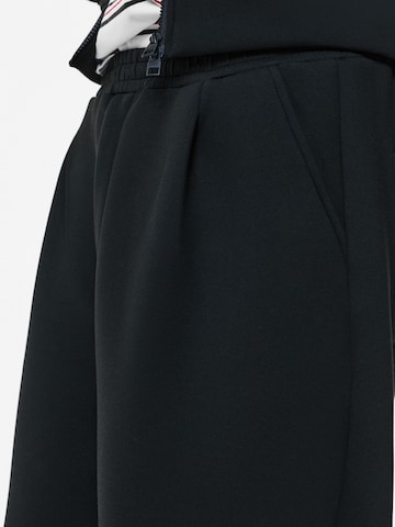 Pull&Bear Baggy Veckad byxa i svart