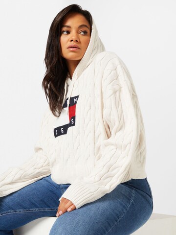 Tommy Jeans Curve Pullover i hvid