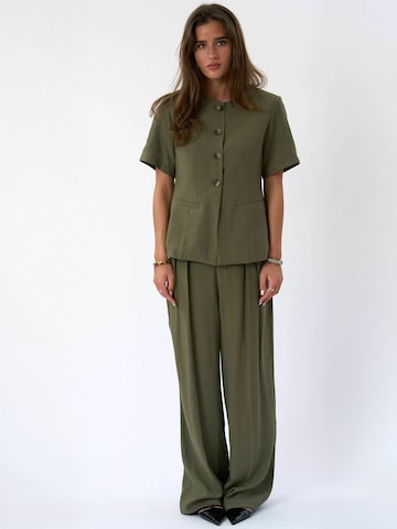 Pantalon ' Isolde ' TEESHOPPEN en vert : devant