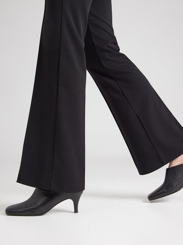 ONLYFlared/zvonoliki kroj Hlače s naborima 'ONLZIBA' - crna boja