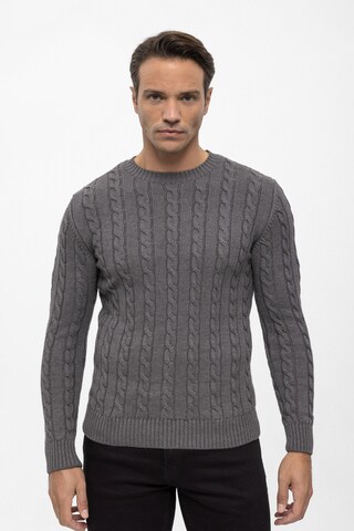 Felix Hardy Sweater in Grey: front