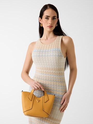 GUESS Handtasche 'Darcy' in Orange