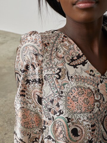 SISTERS POINT Blus 'NOKI' i beige