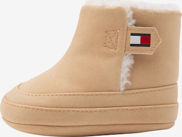 Nou-născuți 'KIKI' de la TOMMY HILFIGER pe bej: față