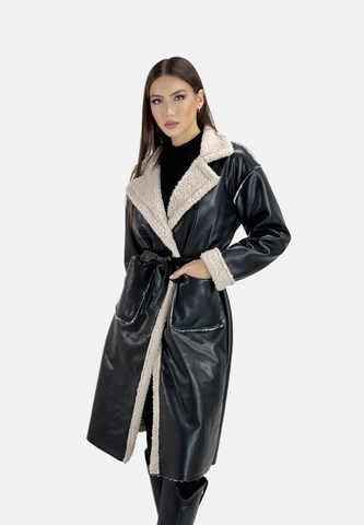 Cappotto di mezza stagione di Elara in nero: frontale