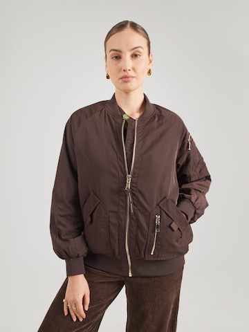 Veste mi-saison 'Allie' NÜMPH en marron : devant