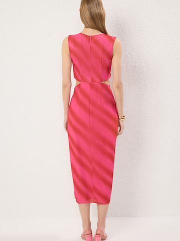 Trendyol Jurk in Roze