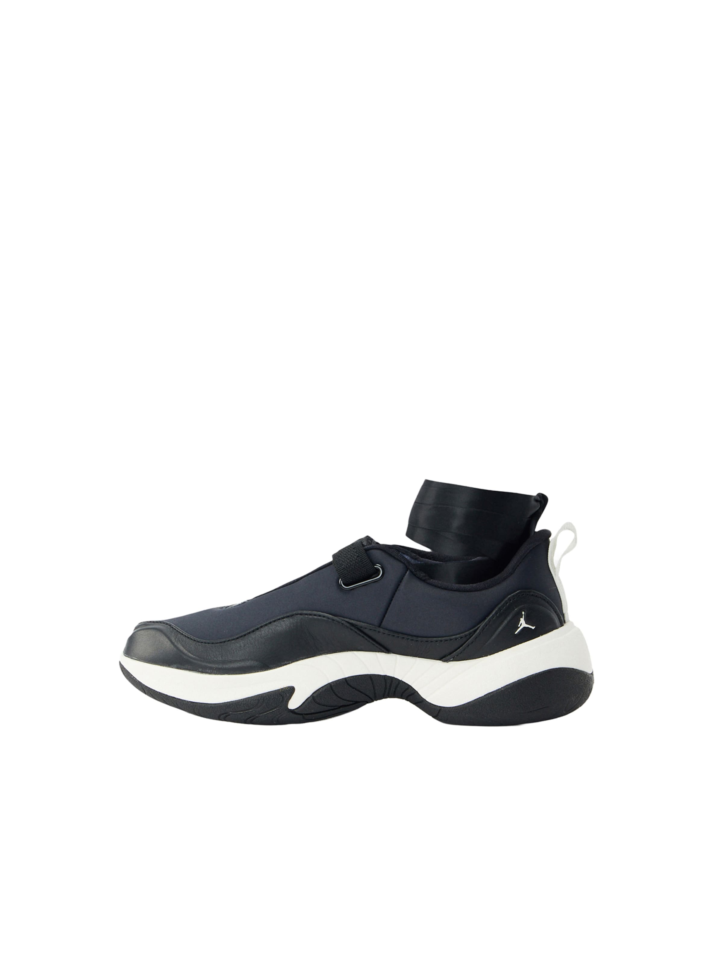 Baskets basses Jordan en noir