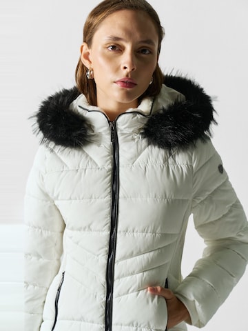 Veste d’hiver KOROSHI en blanc
