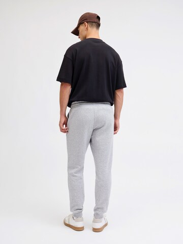 JACK & JONES - Tapered Pantalón deportivo 'JPSTGORDON YUKI' en gris