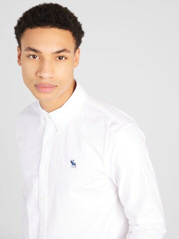 Abercrombie & Fitch - Ajuste regular Camisa en blanco