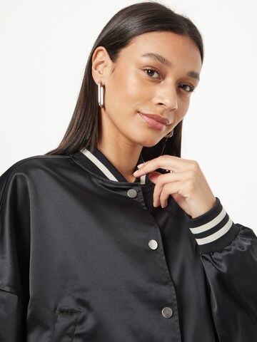 Urban Classics Jacke in Schwarz