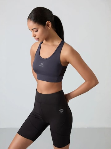 Top sportivo di Tommy Life in blu