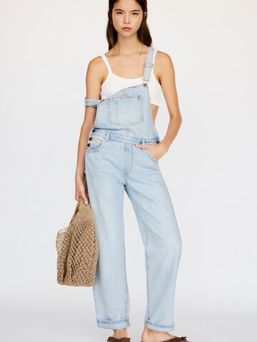 Pull&Bear Loose fit Dungaree jeans in Blue: front