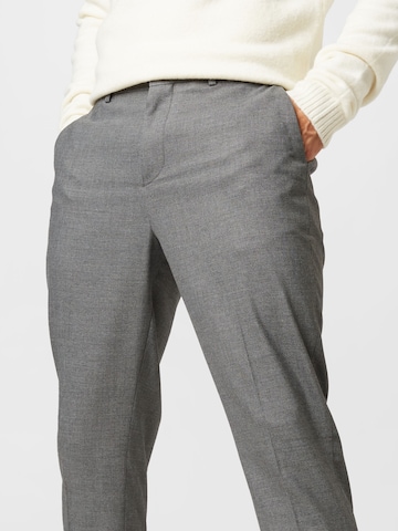 BURTON MENSWEAR LONDON Regular Pleated Pants in Grey