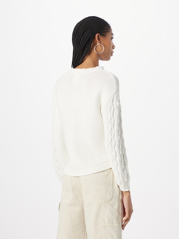 Thought Sweater 'Yuna' in White
