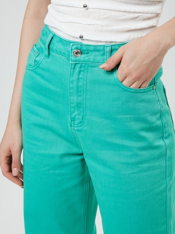 Influencer Wide leg Jeans i grön